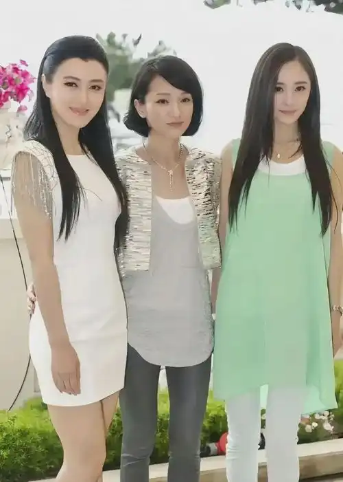中间的美女是周迅,左右两位女演员你熟悉吗