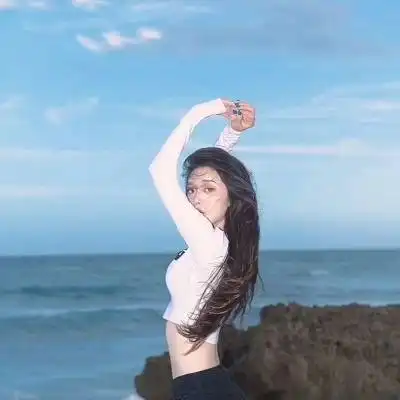 背影海景头像唯美女