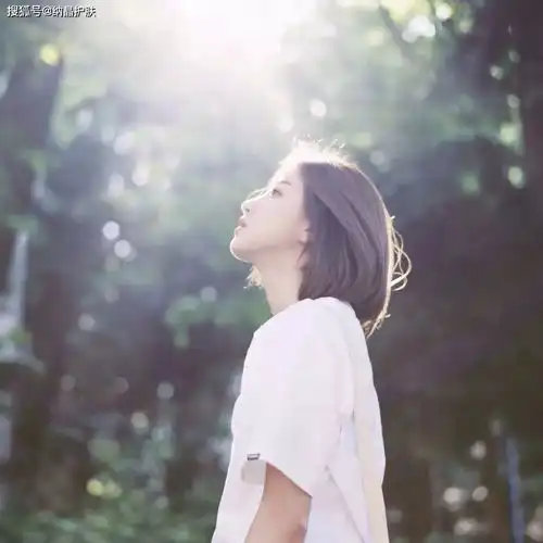 女生头像干净真人高冷白