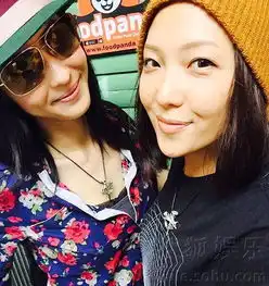 张柏芝与友人开心合影身材纤瘦打扮靓丽