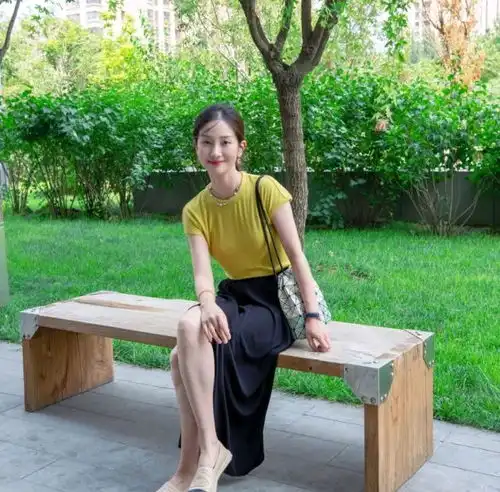 要做有品位的女生,仙气飘飘的半身裙穿搭温柔满分,高级又有气质