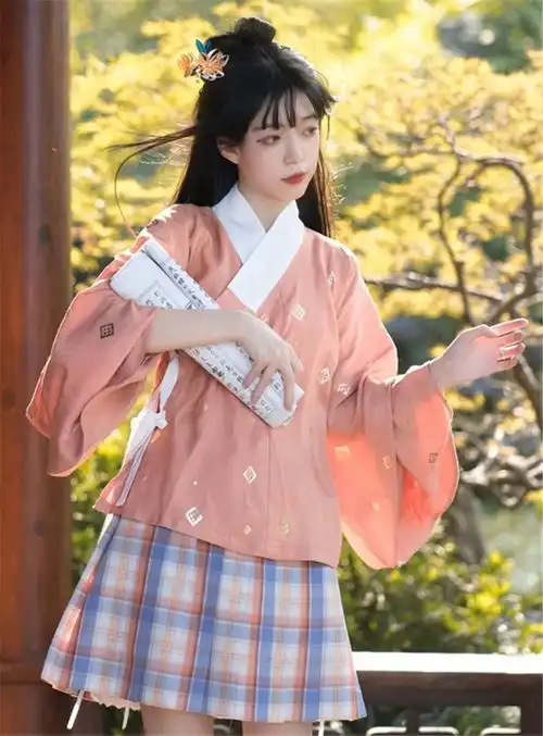 单穿jk制服过时了,现在流行汉服jk制服混搭,女生穿上仙美又靓丽
