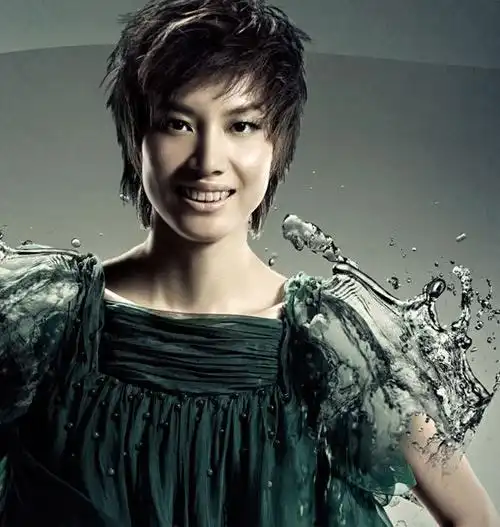 谢杏芳白t配马尾清爽出镜,从非主流到好嫁风,如今变事业女强人