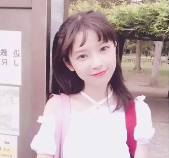 7岁女孩微微一笑很倾城,经纪公司前仆后继,父母表示很无奈