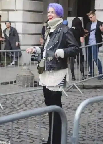 秋冬女生皮衣怎么穿好看女生皮衣秋冬穿搭5号网