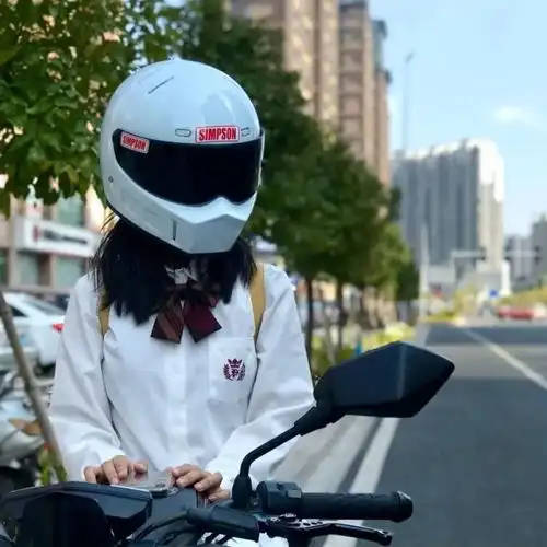 亲测酷酷的机车女生头像