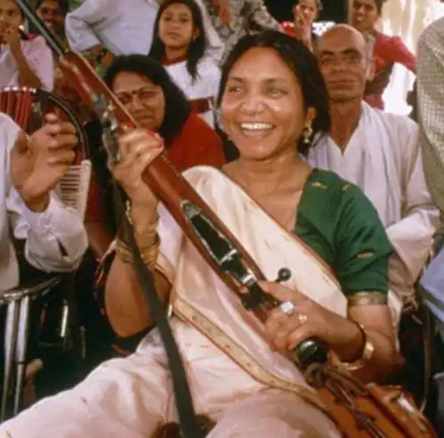 印度女匪首有多狠辣11岁嫁人,18岁遭轮番羞辱后,屠杀全村男人