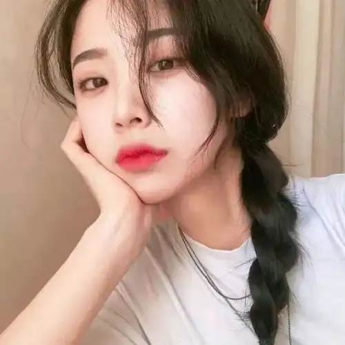 头像我小时候只有一个心愿,那就是长大,越快越好