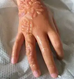 纹身女孩头像黑色海