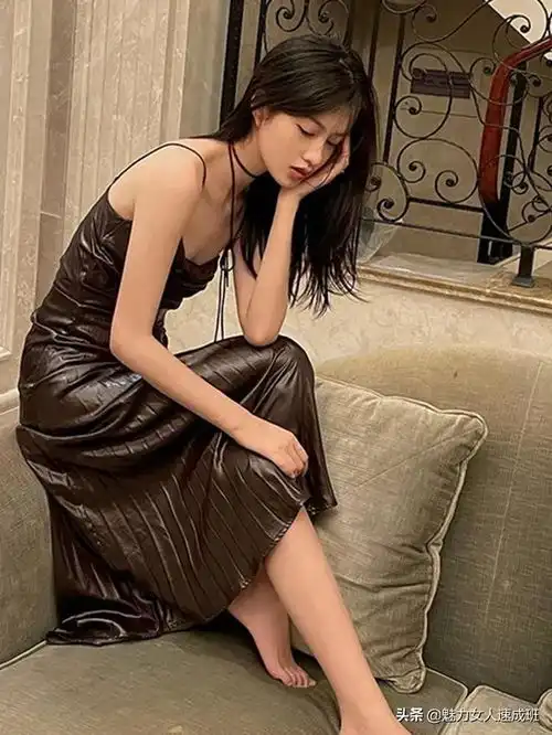 第282篇冷淡风女装气质吊带连衣裙,高级感洋气减龄裙子