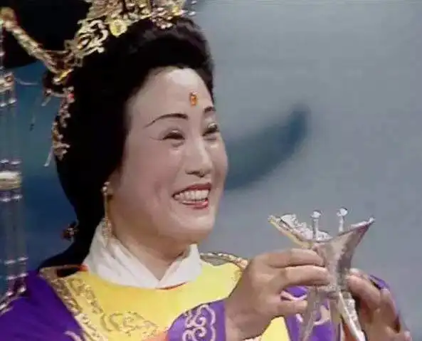 西游记太上老君地位不如如来佛祖吗,为何会手捧礼物拜献祖