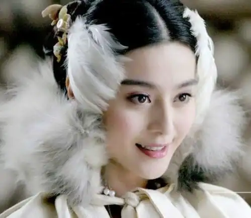 女星羽毛夹心的造型,陈意涵仙气逼人,阿sa可爱得像小天使