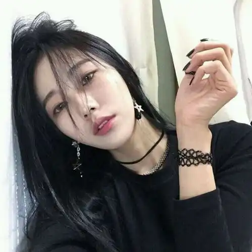 冷酷女生头像霸气锁骨