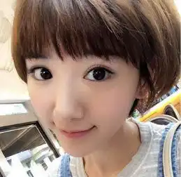 毛晓彤肤白貌美大长腿,居然也在拍照的时候耍心机