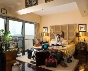 凭借摄影,他走进了世界各地女人的卧室