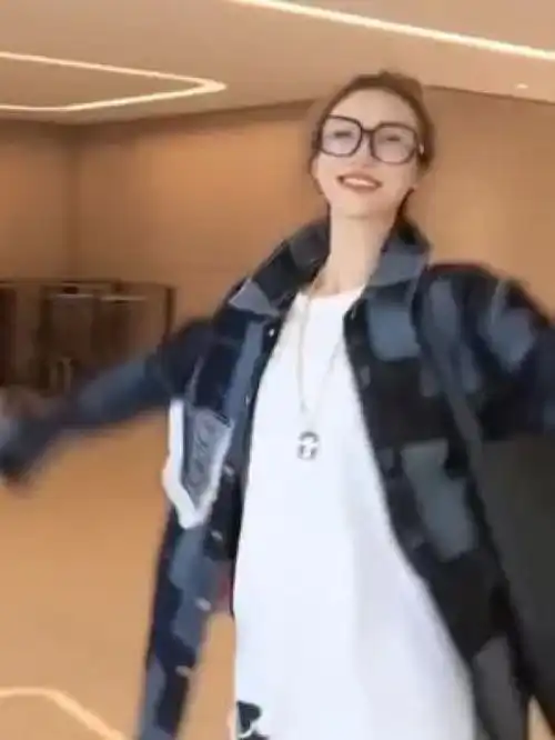 你信不信有种感情,一辈子都不会输给时间高级感穿搭早秋新款运动休闲套装时尚女装穿出自己的风格