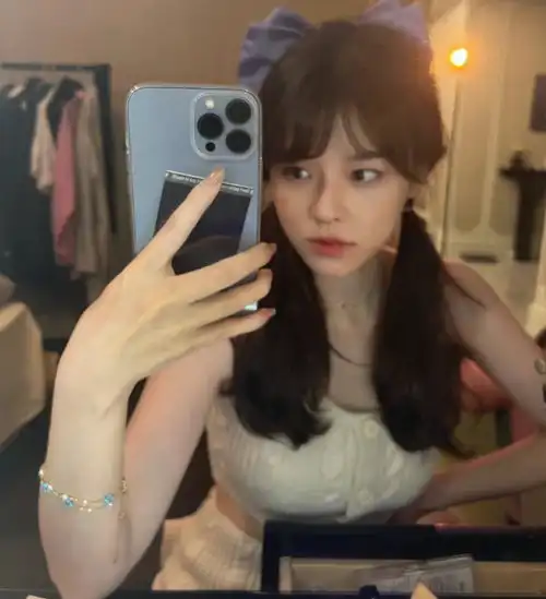 比川井里予还要美沫子晒纯欲风美照,头戴兔耳朵很清纯