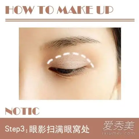 日本的大眼睛化妆课程创造出迷人的电眼