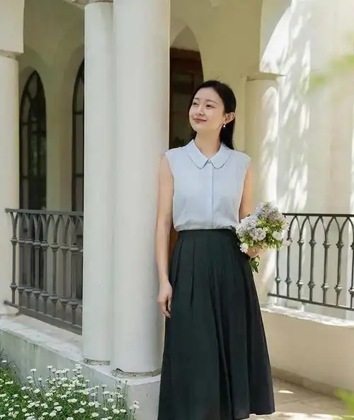 真正有气质的女人,夏季必入的这个几款衬衫和半身裙,知性又优雅
