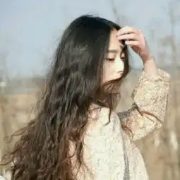 微信头像女生回忆生命里的意义就是不停回忆你