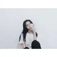 上下两行白框头像女生微信头像图片大全