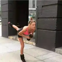 7位身材颜值一级棒的欧美健身美女,先舔为敬