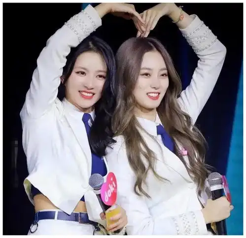 硬糖少女刚出道就搞事情,成员不配合,还惹怒迪丽热巴杨幂粉丝