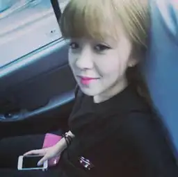 王彤女友穿鲁能t恤自拍嘟嘴卖萌搞怪秀可爱