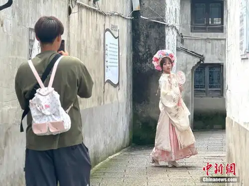 浙江书圣故里掀起古装热簪花姑娘沉醉江南