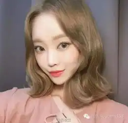 短发卷发女生头像