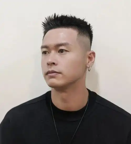 这才是40岁男人该剪的发型,成熟硬朗帅气