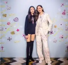 任达华女儿逆天长腿惊艳众人轻酷分享给大家增长身高的办法