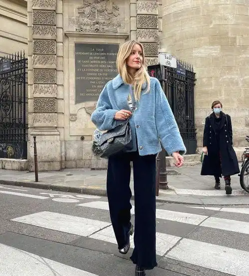 巴黎不愧是浪漫之都,美女街拍看着也很有气质,这些搭配值得学习