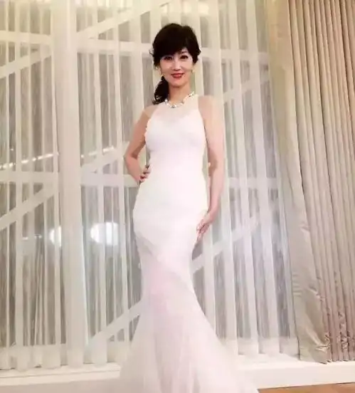 这个63岁的女人,颜值和身材可以碾压不少33的女人