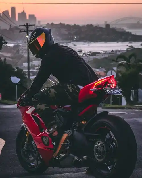 还是红色更能代表真正的杜卡迪...