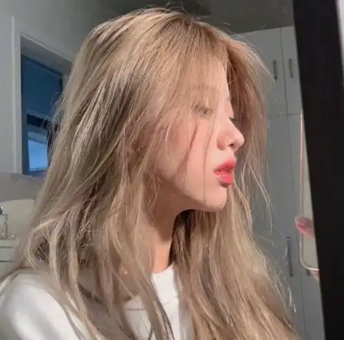 女头好运会降临在努力的人身上.