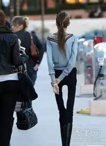 超级重口味全裸胖美人叫板全球暴瘦女