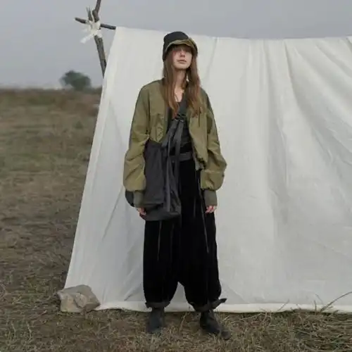 女生工装裤搭配女生这么穿也能酷酷的