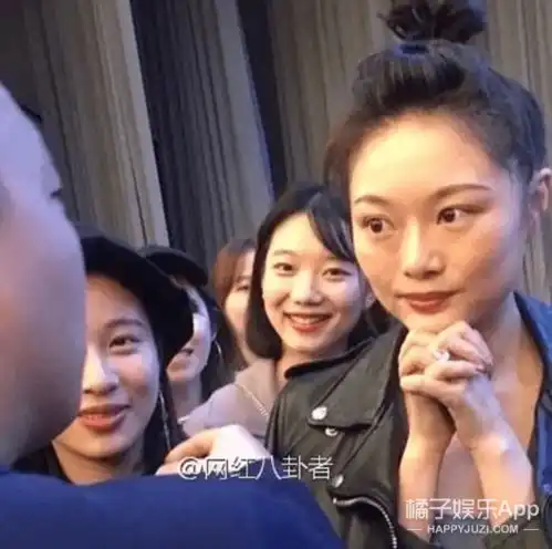 女星们和网红晚晚同框被艳压倪妮更是像路人,拍照技术又学到了