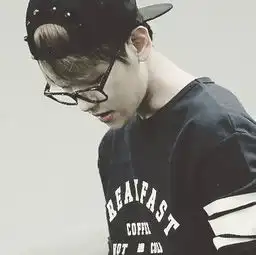 求帮我找伯贤这张图片的原图谢谢