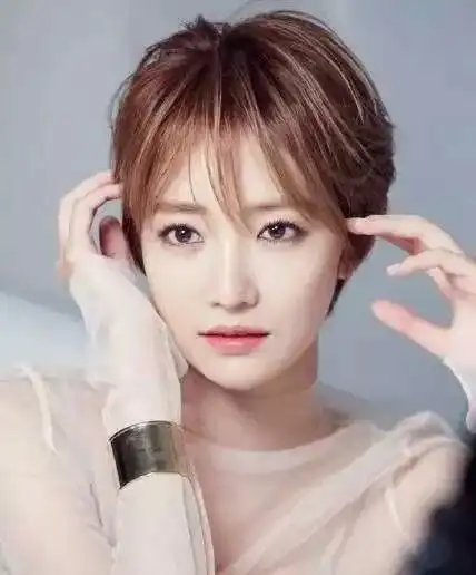 发型对于女生有多重要看看周冬雨郭采洁你就知道了