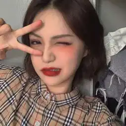 女生狼尾头像款款