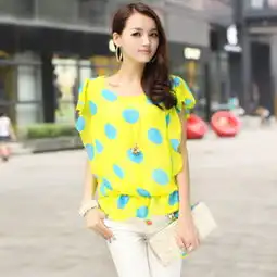 我买了一条浅绿色的打底裤,一直不知道上身应该配什么衣服,大家有什么好的推荐呢