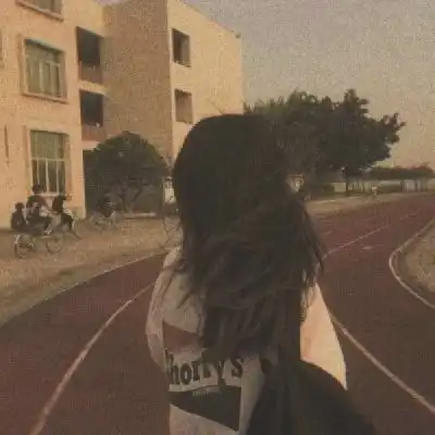 丧到极致的头像女带血不
