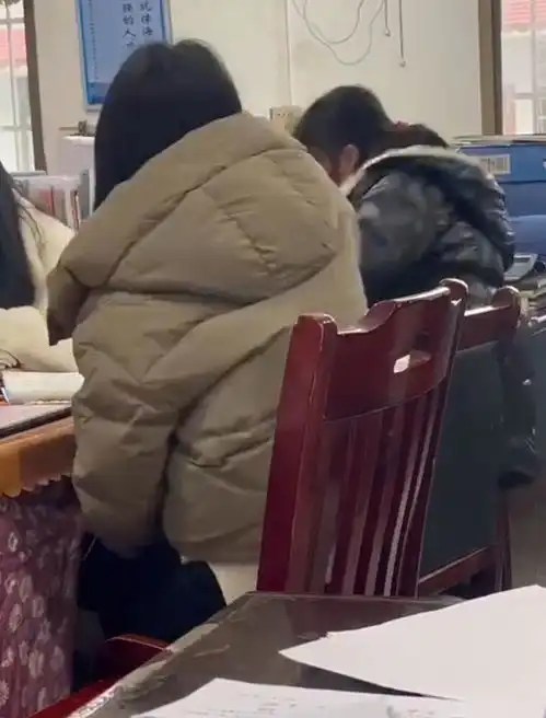 大快人心湘乡教育局处理迅速,打学生的女教师被停职