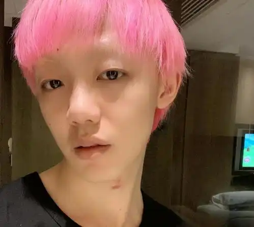 撒谎精吴秀波儿子家暴后续分手后女方跪舔,曾被母亲拿刀威胁