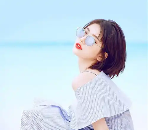qq头像女短头发欧美