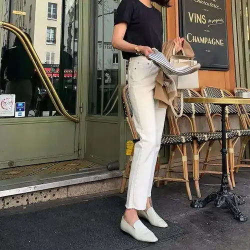 刘雯衣品真好t恤牛仔裤简约干净又显瘦,小个子女生也能驾驭