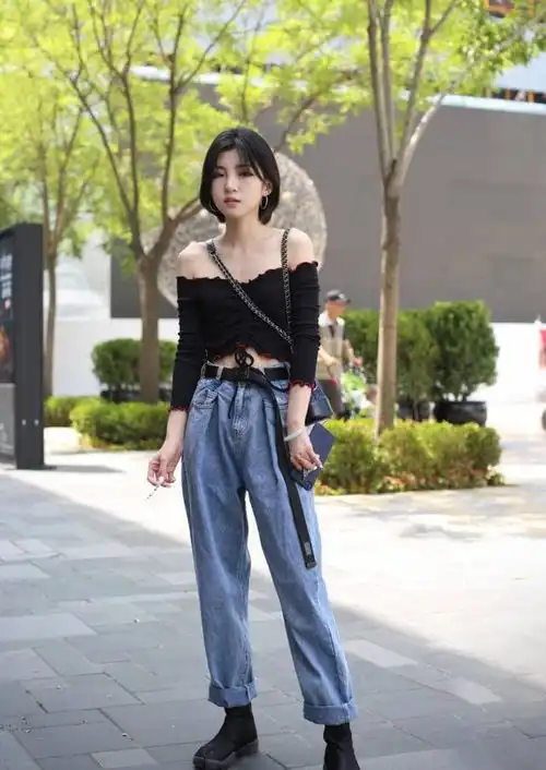 气质的街拍优雅浪漫的美女,更显s型的身材曲线