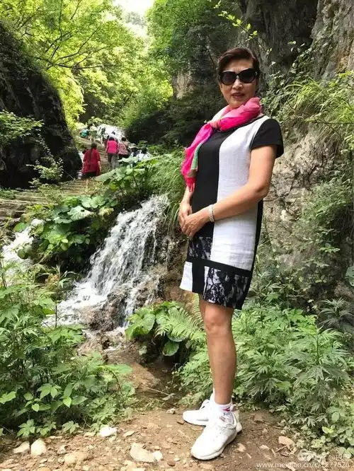 蓝天图片唯美女生头像风